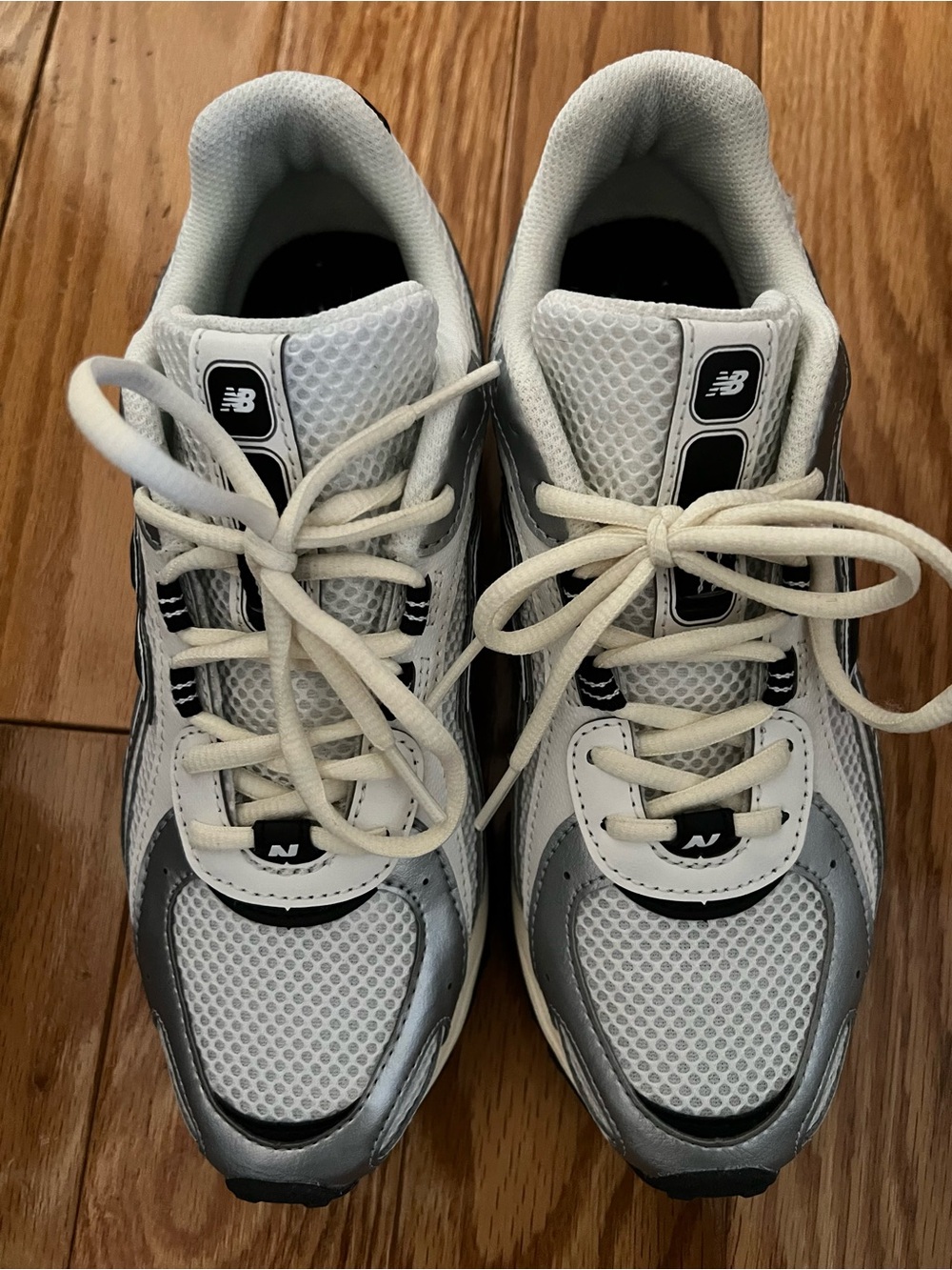 New Balance 204L White and Silver Mesh Trainers